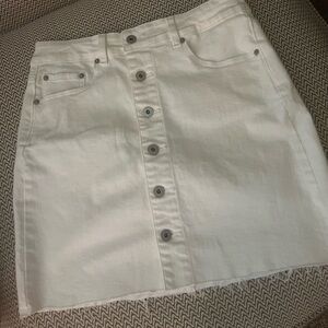 New Chelsea & Violet white jean skirt Size 30